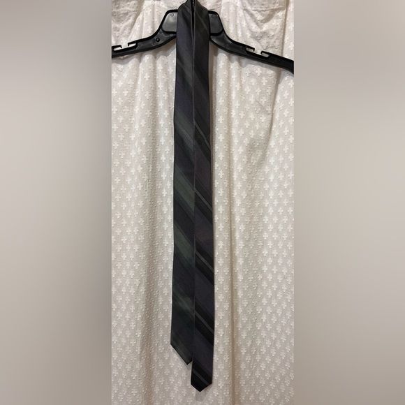 Calvin Klein Olive and Silver Silk Tie 57"L - Picture 3 of 6